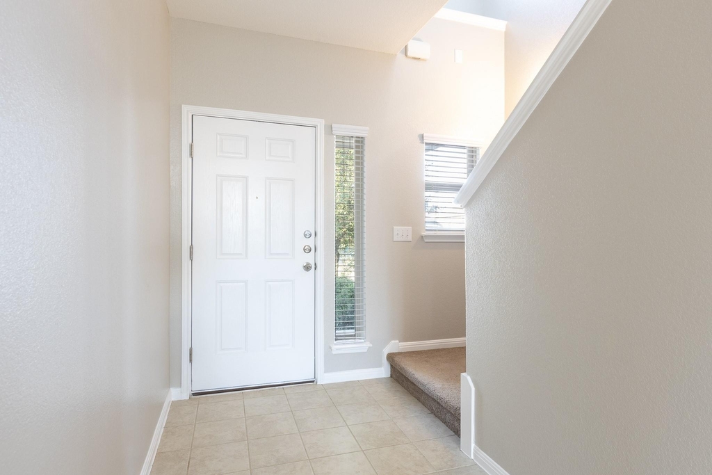 245 Pearl Way - Photo 3