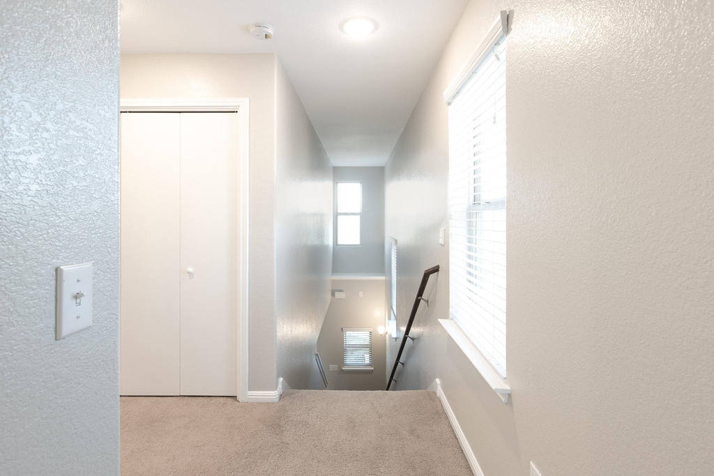 245 Pearl Way - Photo 16