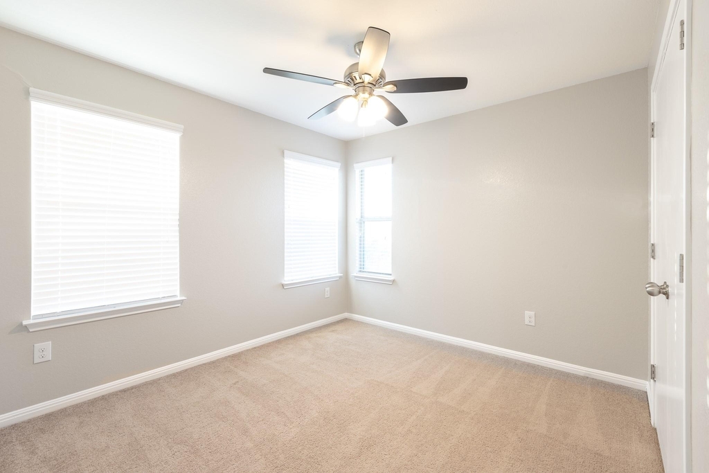245 Pearl Way - Photo 21