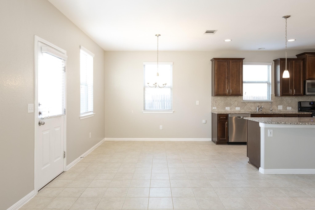 245 Pearl Way - Photo 10