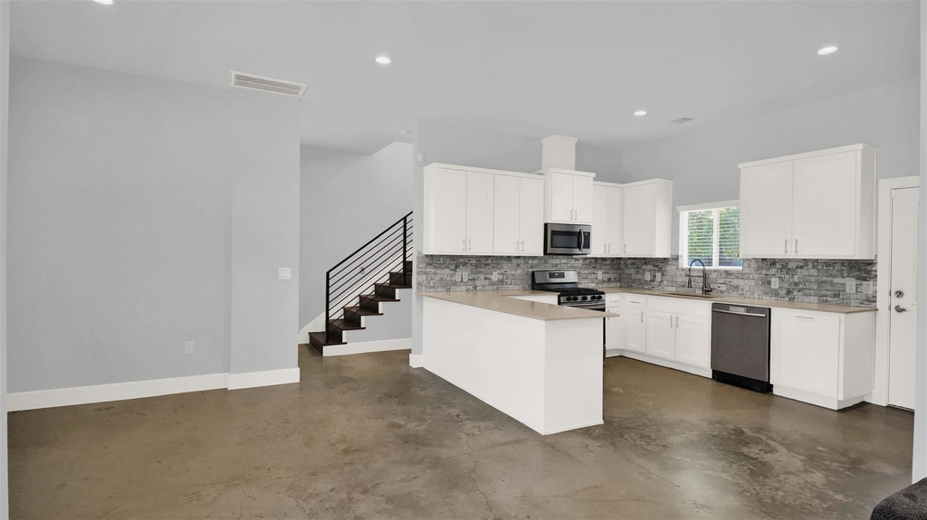 6902 Carver Ave - Photo 3