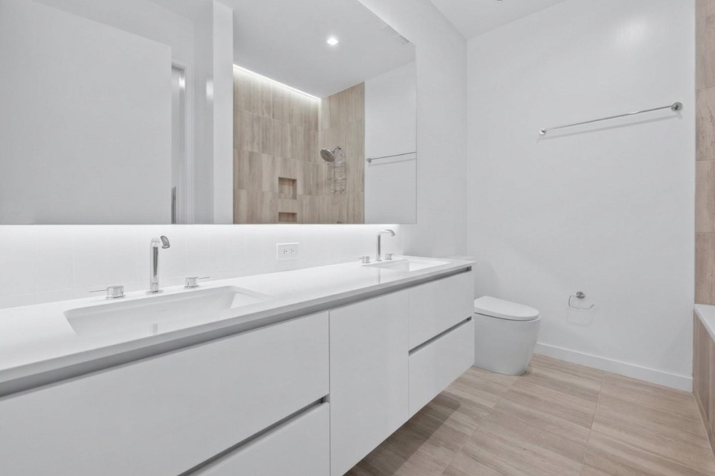 313 W 17th St - Photo 8