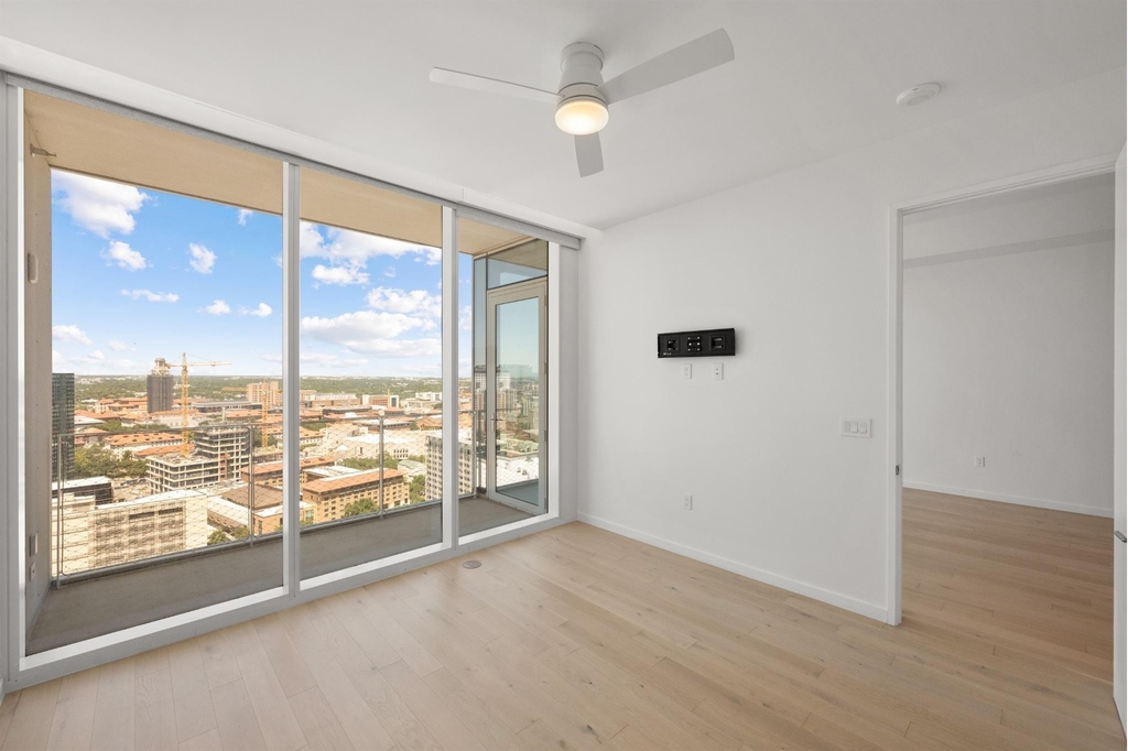 313 W 17th St - Photo 11