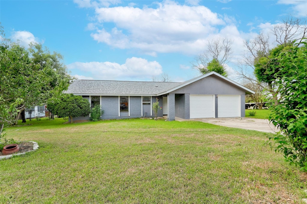 820 Stadium Dr - Photo 1