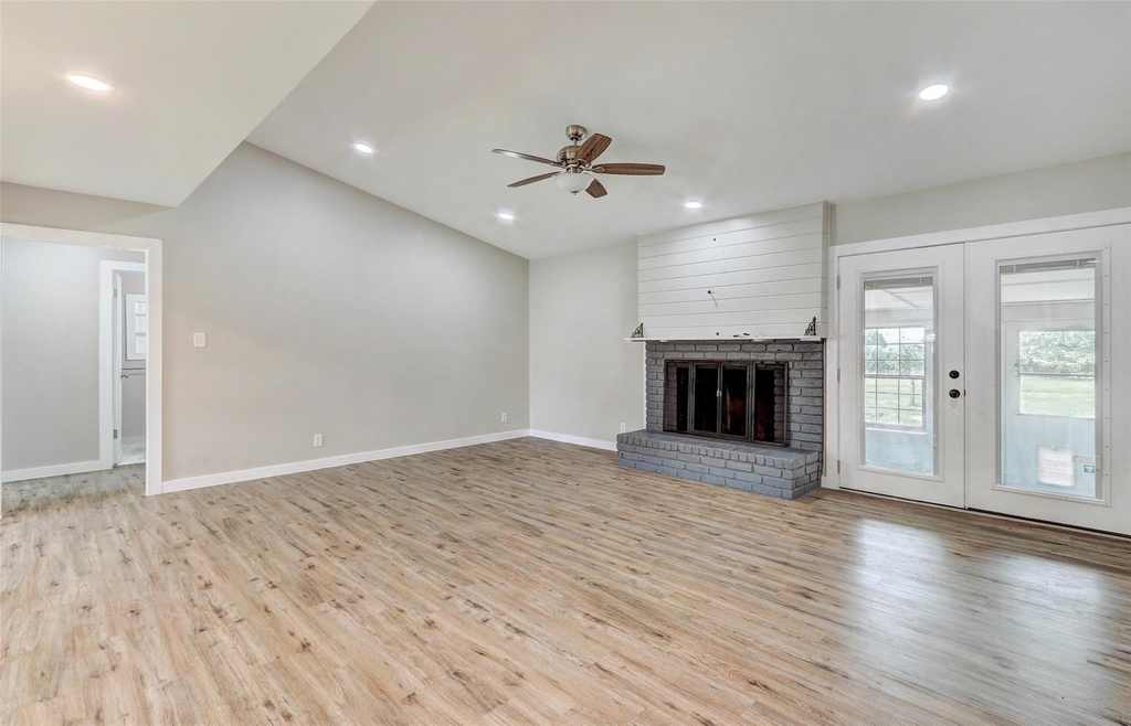 820 Stadium Dr - Photo 3