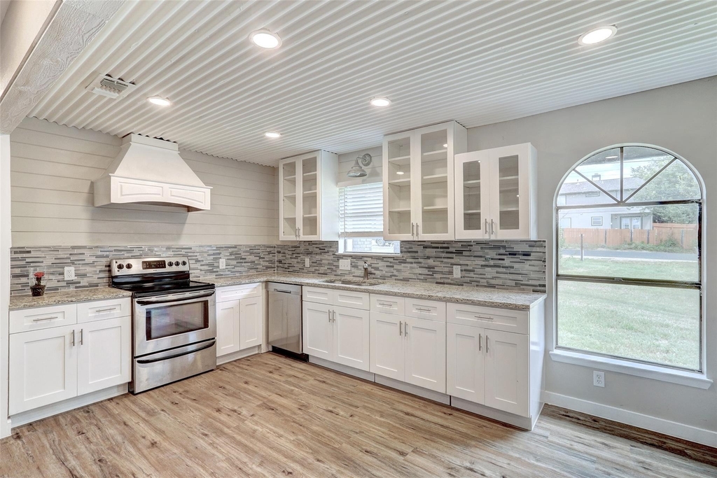 820 Stadium Dr - Photo 8