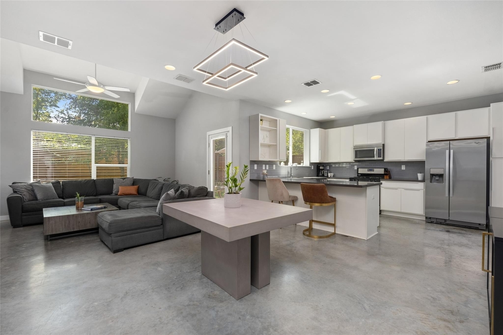 301 W. Stassney Ln - Photo 0
