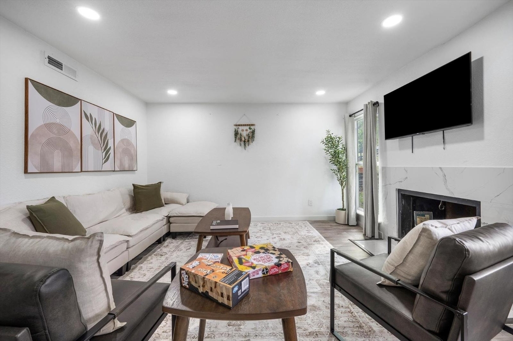 6413 Chimney Creek Cir - Photo 1