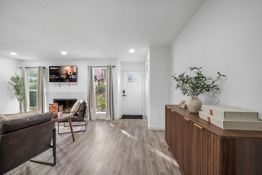 6413 Chimney Creek Cir - Photo 2