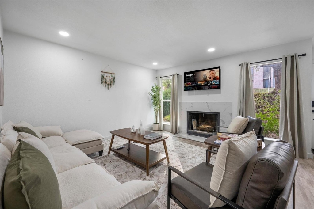 6413 Chimney Creek Cir - Photo 0