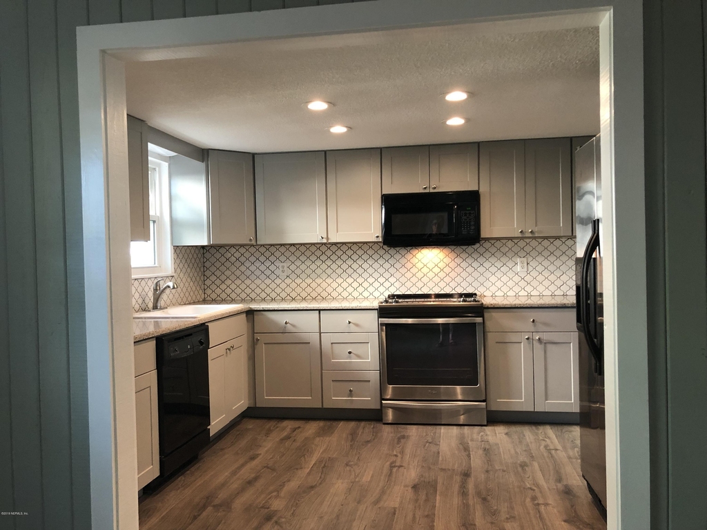 2132 Bay Road - Photo 4