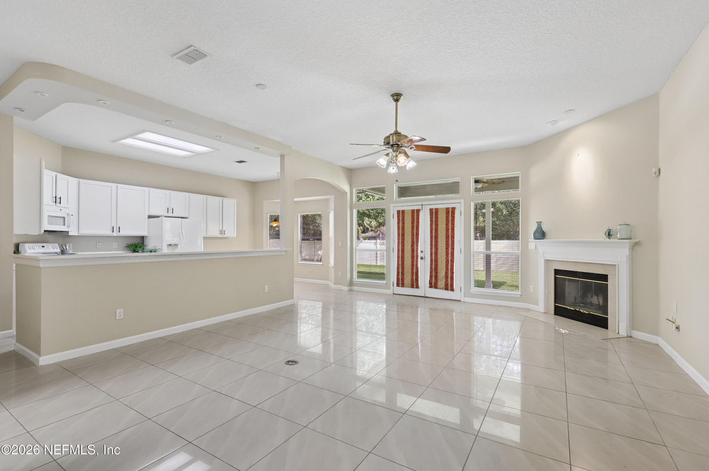2070 Thornhill Drive - Photo 3