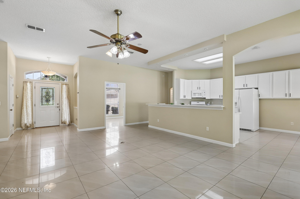2070 Thornhill Drive - Photo 4