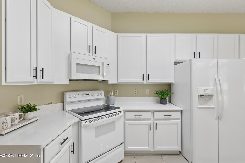 2070 Thornhill Drive - Photo 8