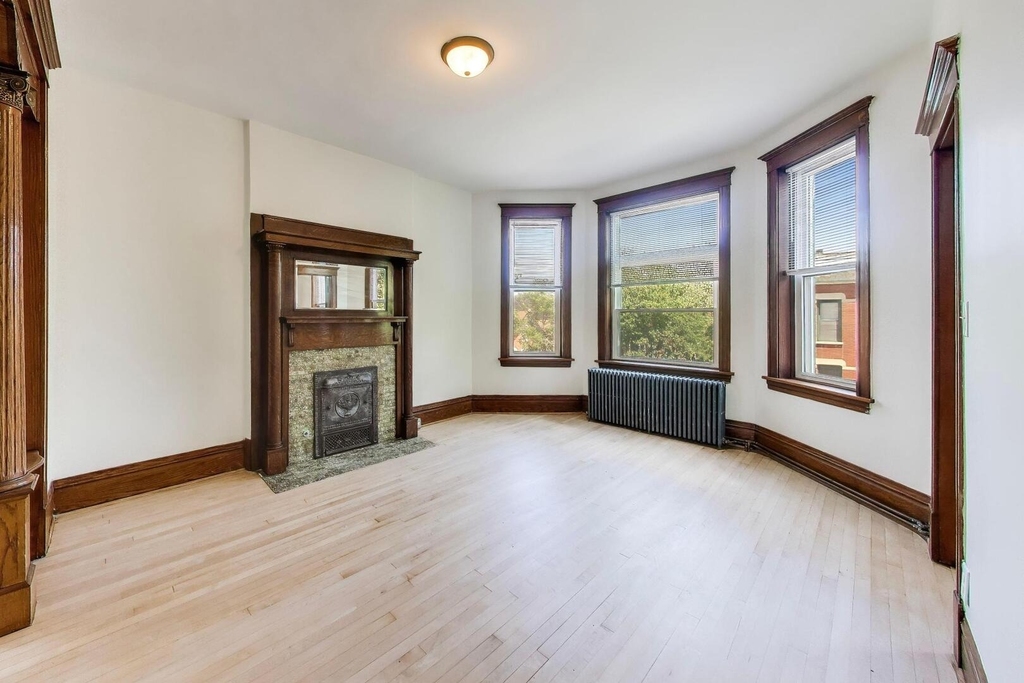 858 N Wolcott Avenue - Photo 1