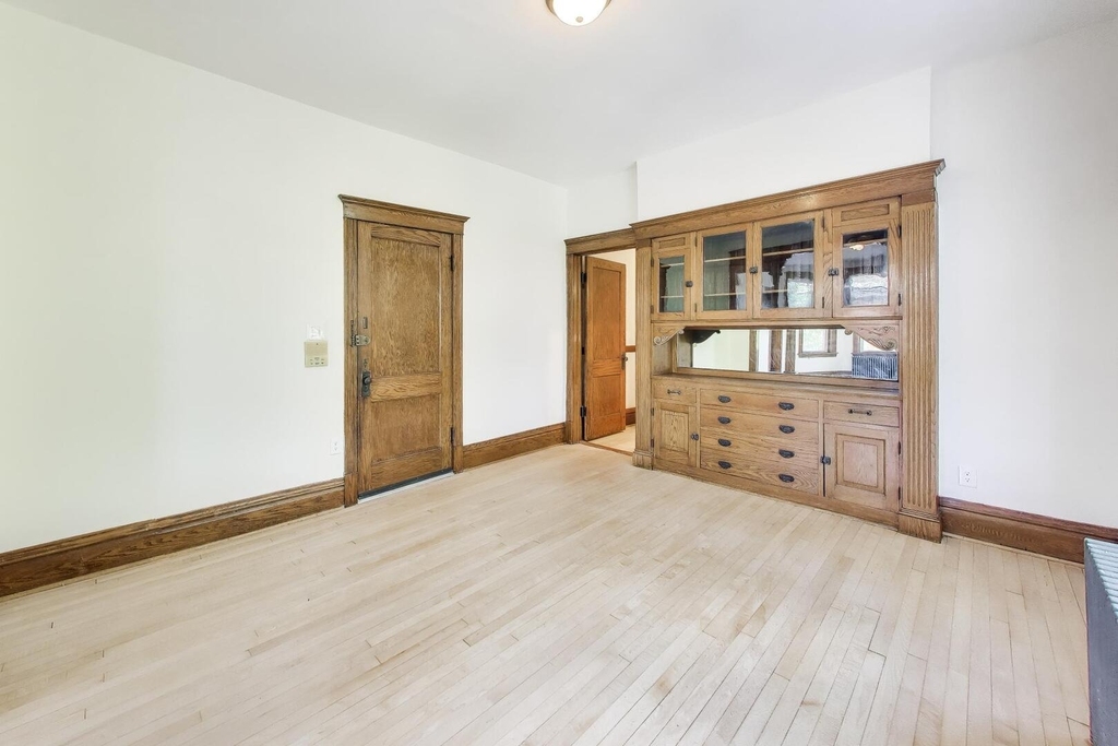 858 N Wolcott Avenue - Photo 4