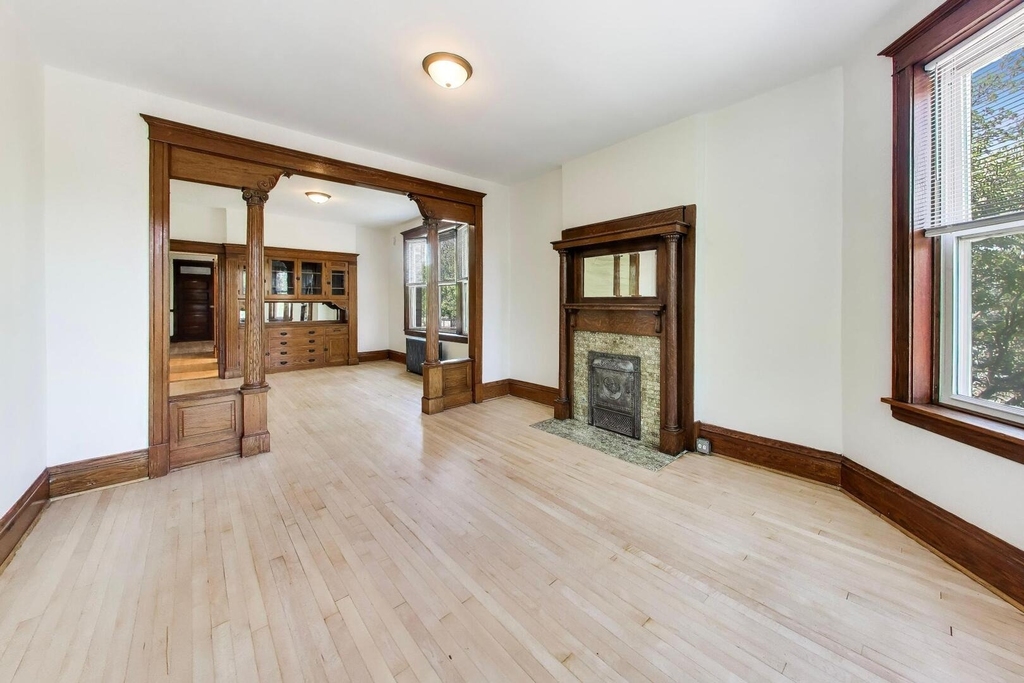 858 N Wolcott Avenue - Photo 2