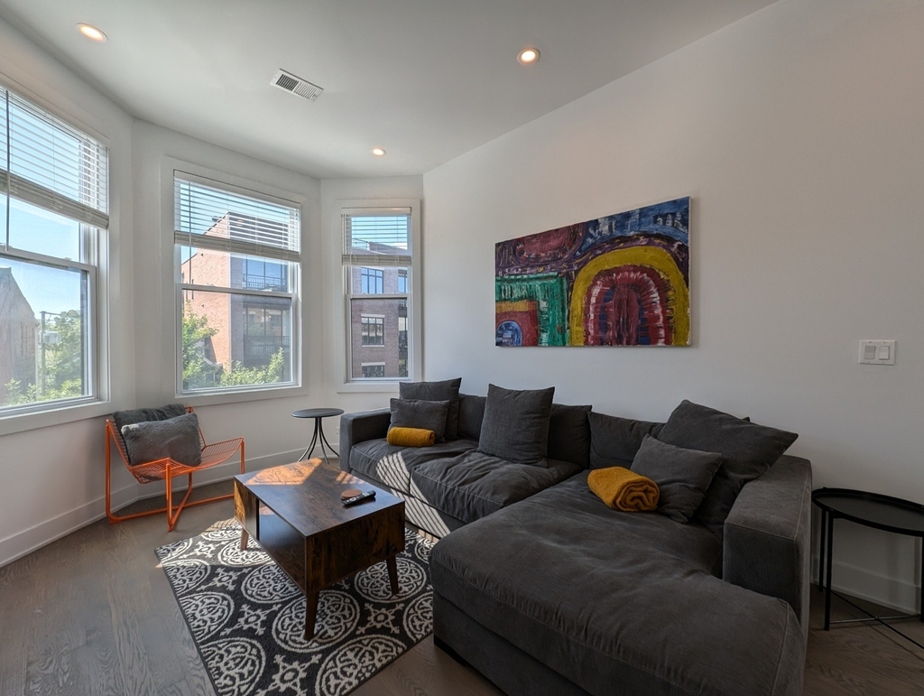 2120 W Belmont Avenue - Photo 2