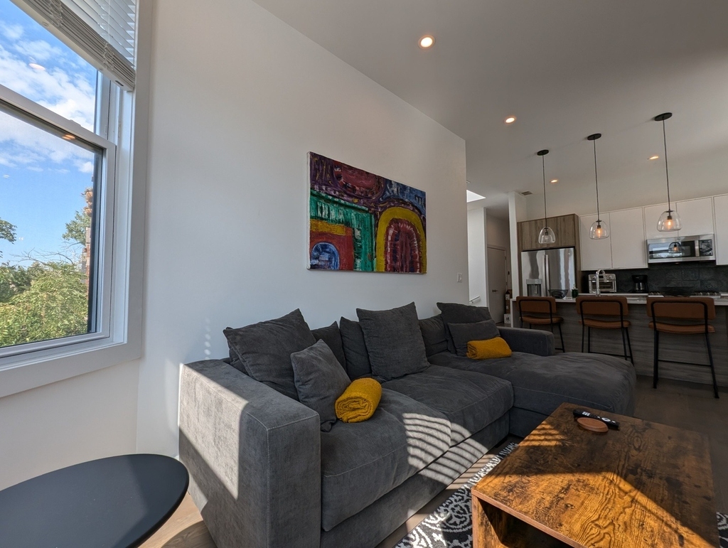 2120 W Belmont Avenue - Photo 3