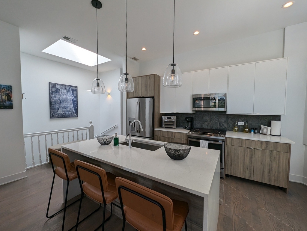 2120 W Belmont Avenue - Photo 1
