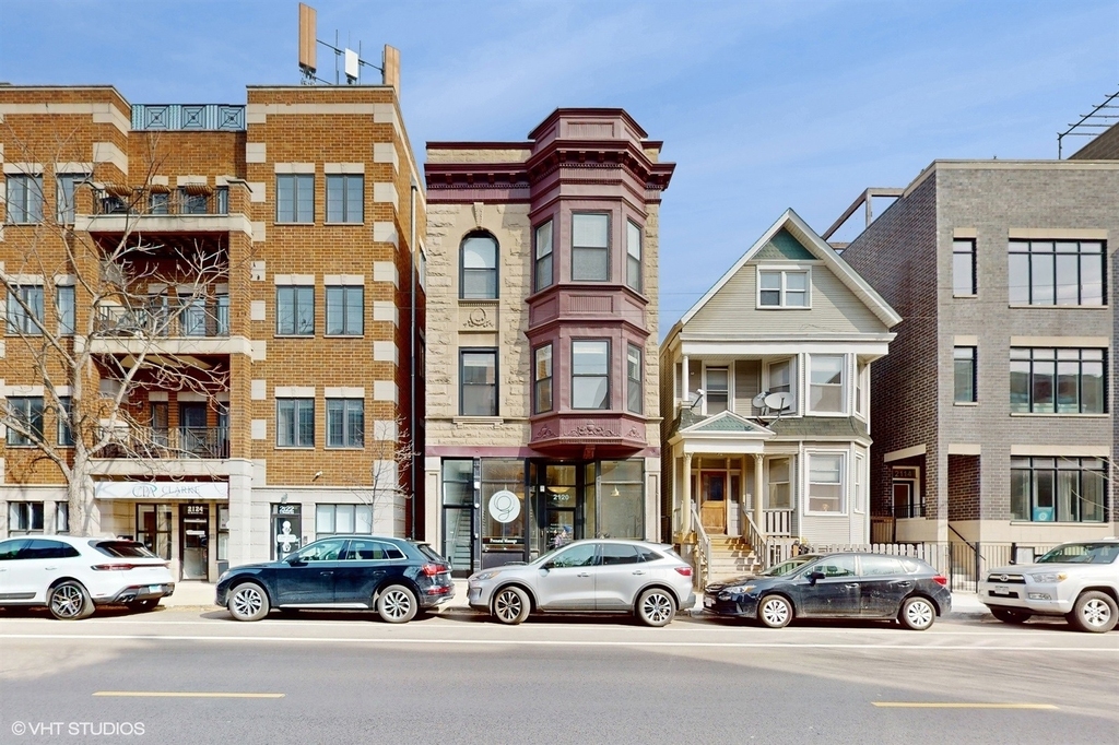 2120 W Belmont Avenue - Photo 0