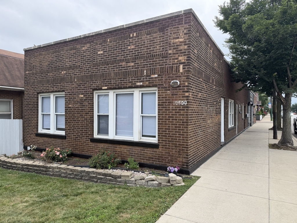 10600 S Avenue E - Photo 0