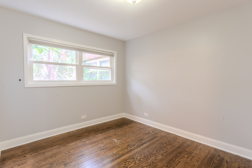 6947 S Jeffery Boulevard - Photo 5