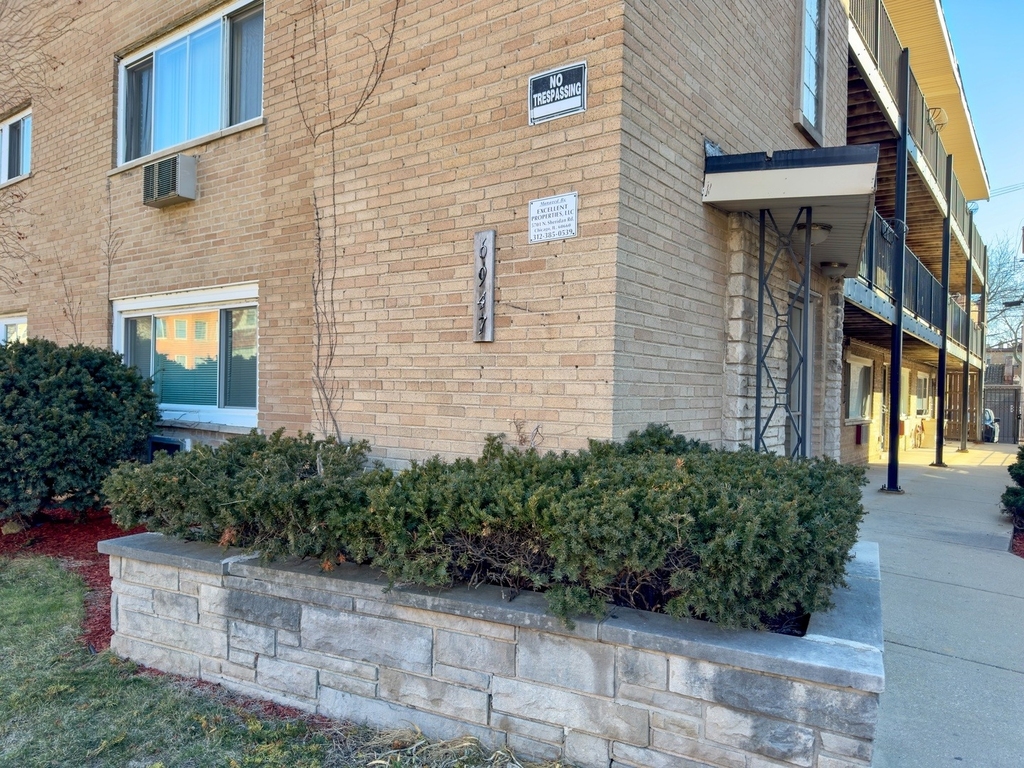 6947 S Jeffery Boulevard - Photo 0
