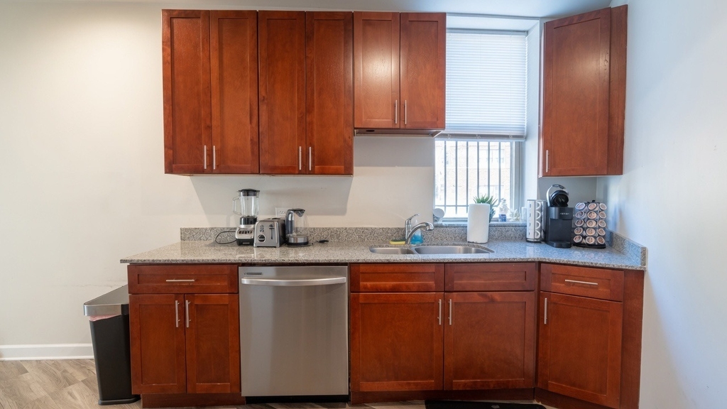 2048 W Touhy Avenue - Photo 2