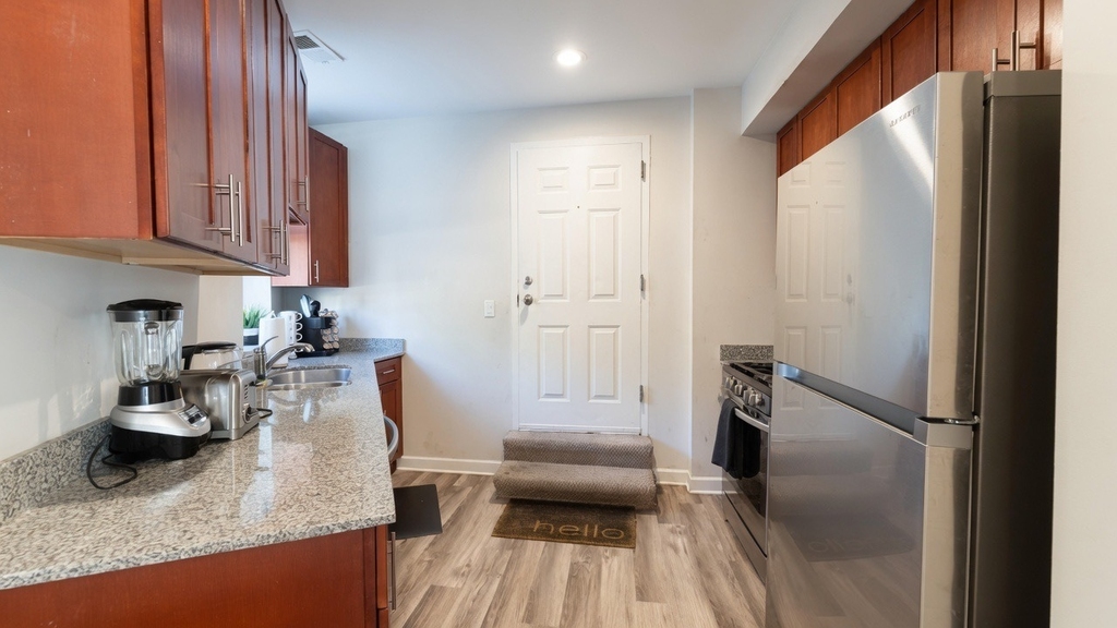 2048 W Touhy Avenue - Photo 3