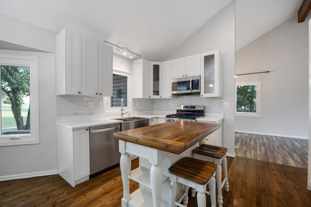 615 Chester Court E - Photo 12