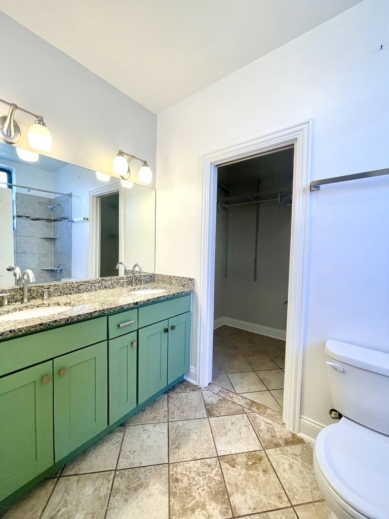 469 E Bowen Avenue - Photo 9