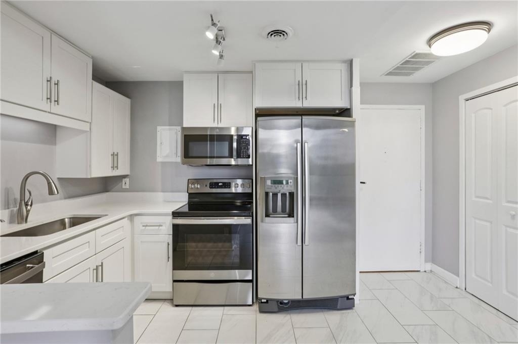 3060 Pharr Court N - Photo 2