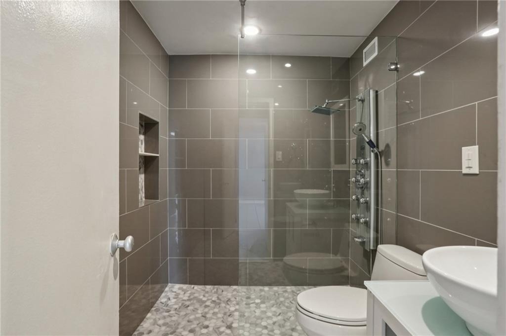 3060 Pharr Court N - Photo 6
