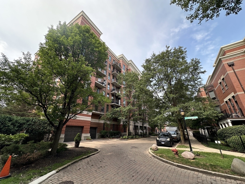 343 W Old Town Court - Photo 0