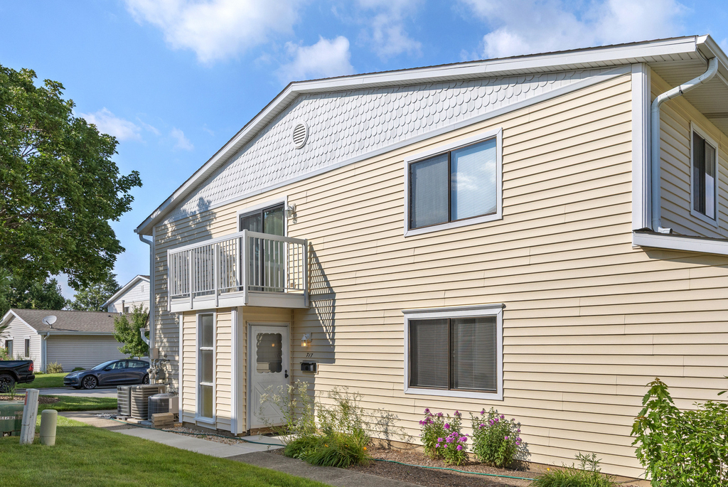 717 Whitesail Drive - Photo 0