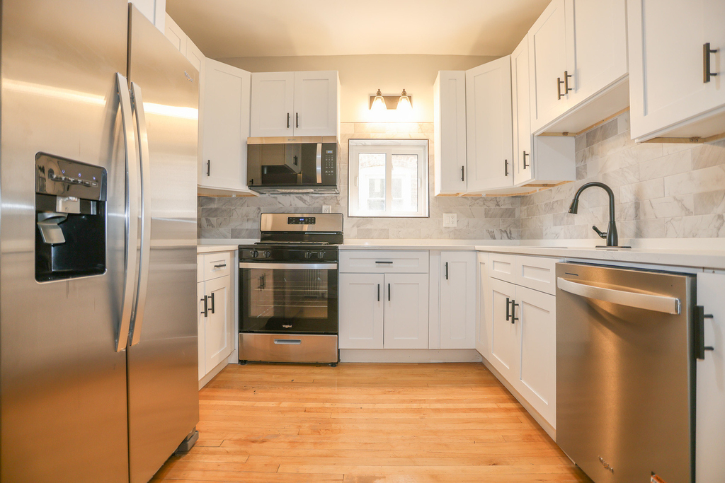 5338 W Montrose Avenue - Photo 2
