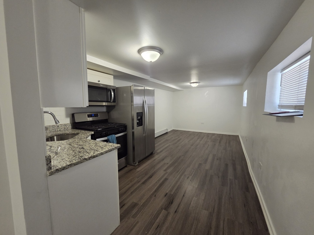 5718 W Melrose Street - Photo 3
