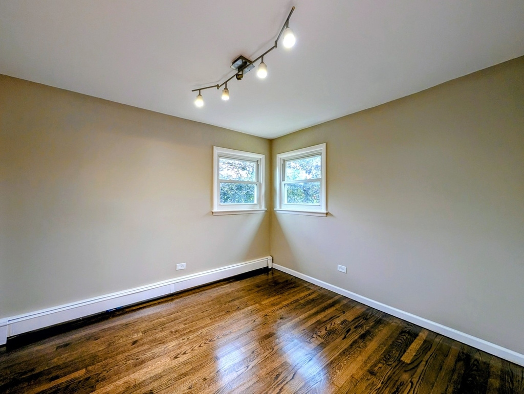 16w780 57th Street - Photo 16