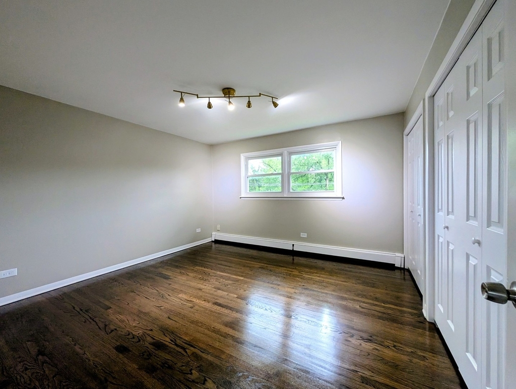 16w780 57th Street - Photo 14