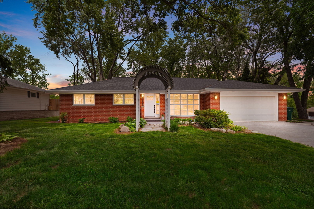 1010 W Elm Street - Photo 0