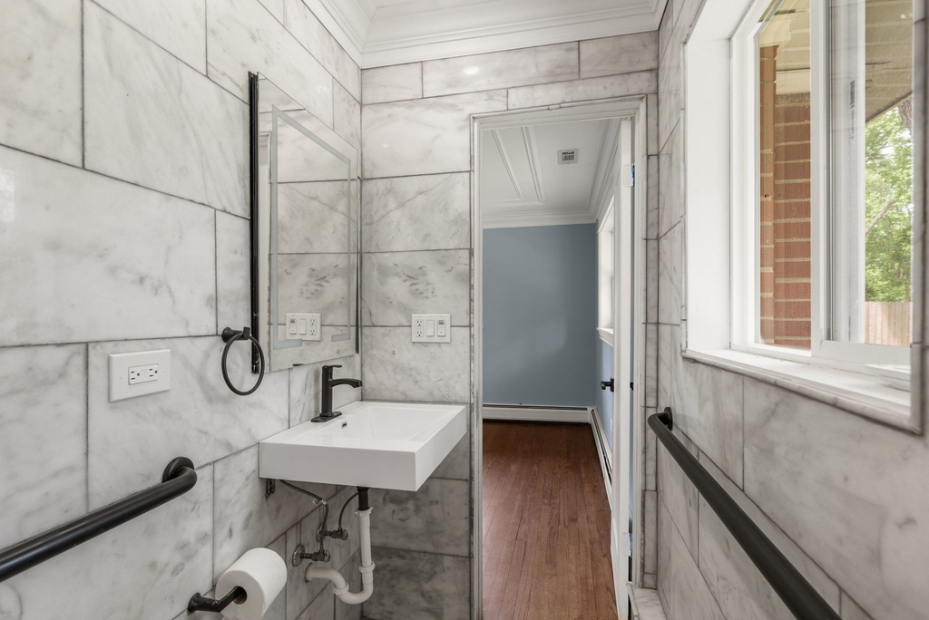 1010 W Elm Street - Photo 7