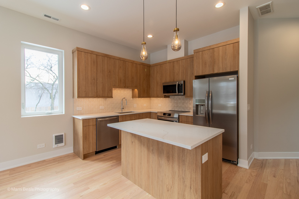 6749 S Langley Avenue - Photo 20