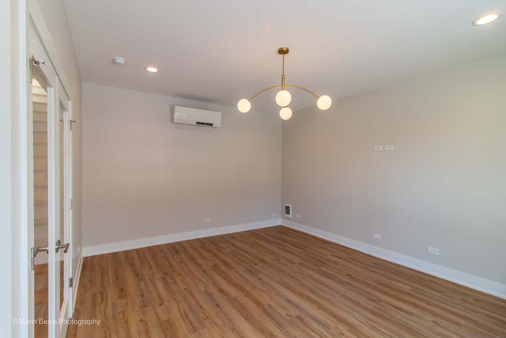 6749 S Langley Avenue - Photo 8