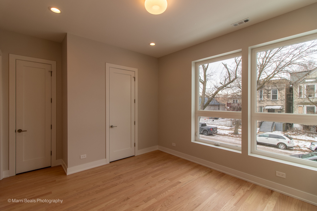 6749 S Langley Avenue - Photo 12