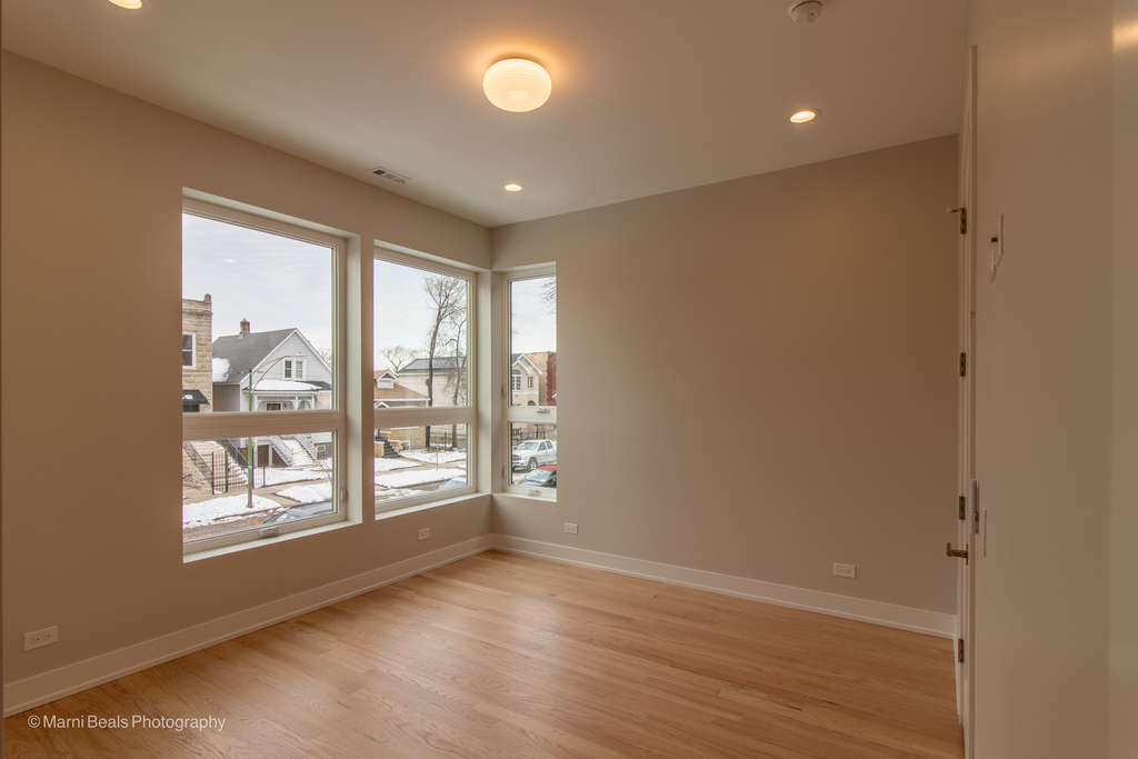 6749 S Langley Avenue - Photo 13