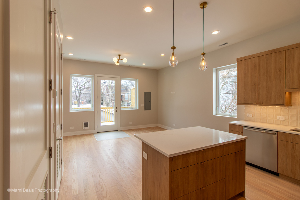 6749 S Langley Avenue - Photo 21