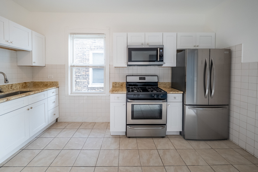 1640 N Linder Avenue - Photo 2
