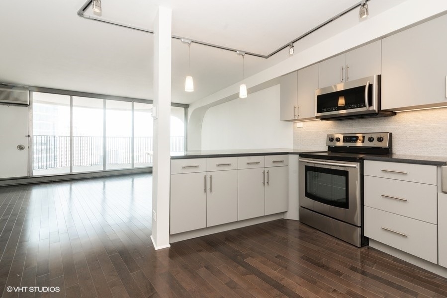 300 N State Street - Photo 2