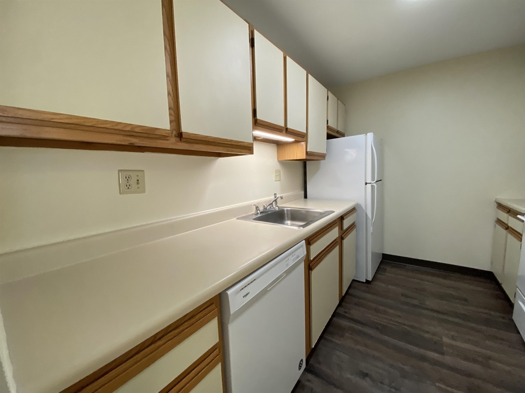 143 Eastern - Photo 8